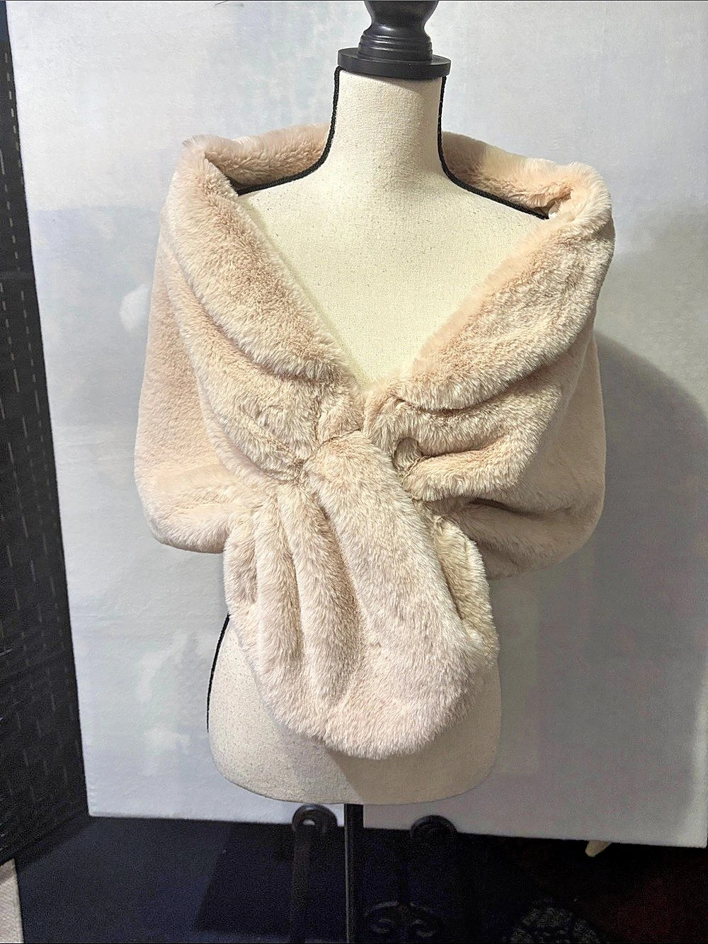 Super Soft Faux Fur Wrap in light ivory beige  NWOT